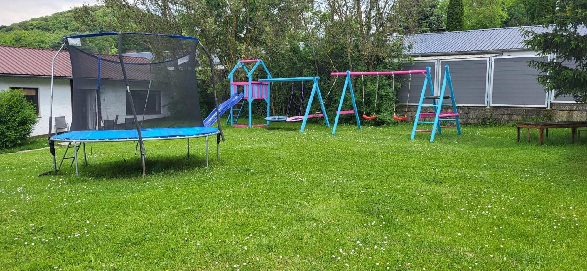 D&B Staycation Ferienpark Niedenstein Εξωτερικό φωτογραφία